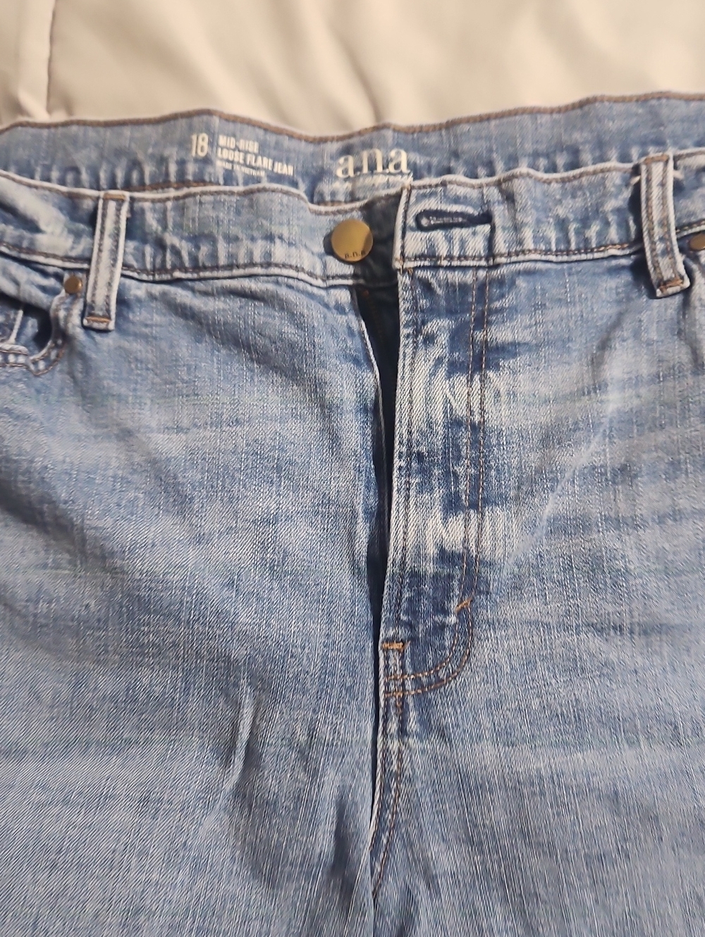 a.n.a Light Wash Mid-Rise Loose Flare Jeans Size 18 Like NEW